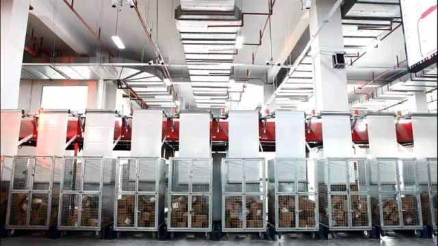 1、亞馬遜的智能機器人Kiva技術
